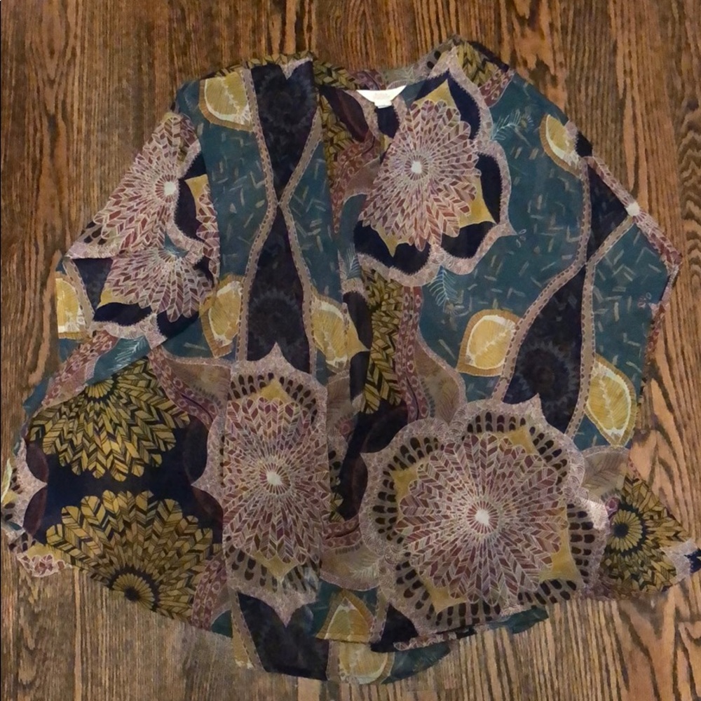 Multi-colored camona